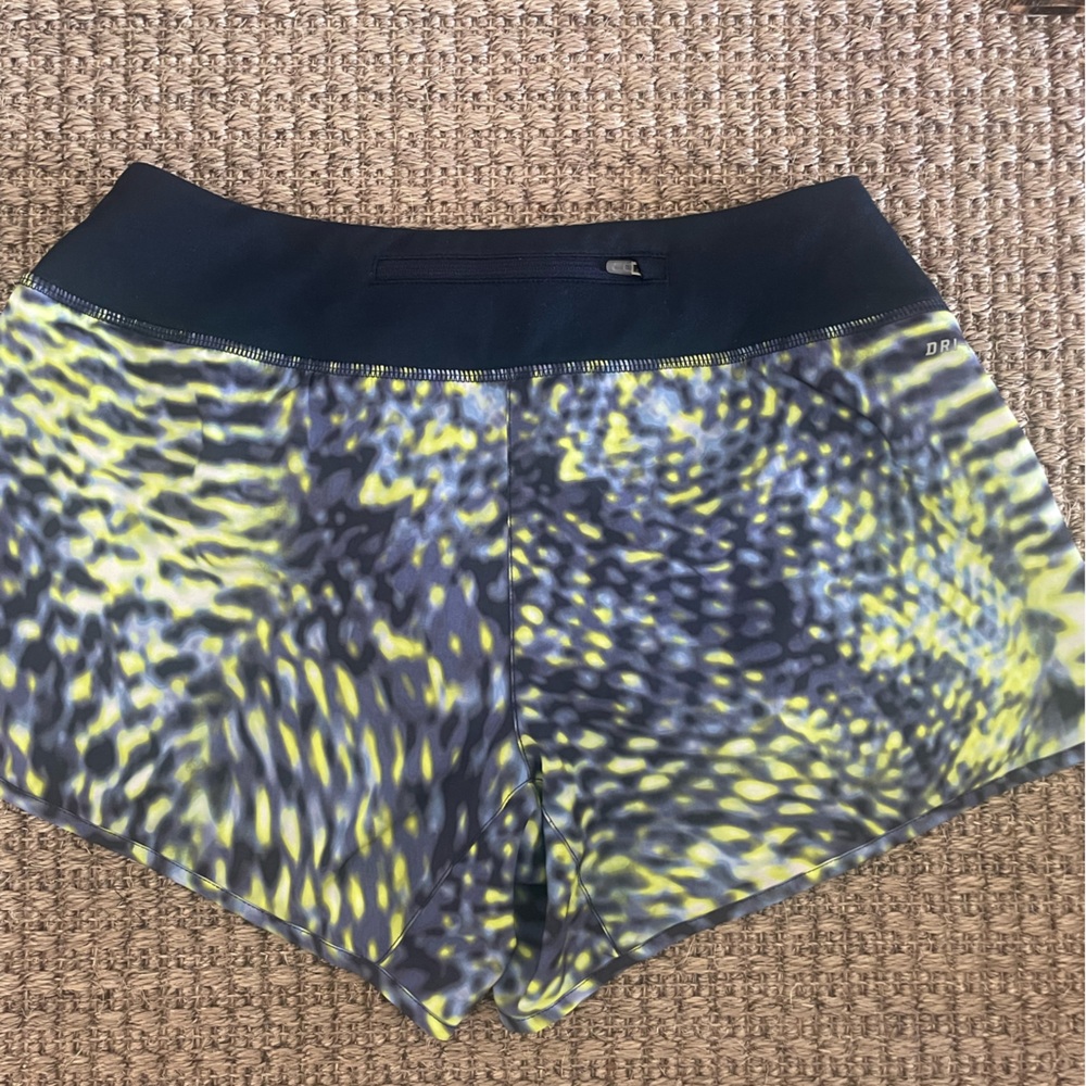 Nike - Picture 3 of 6